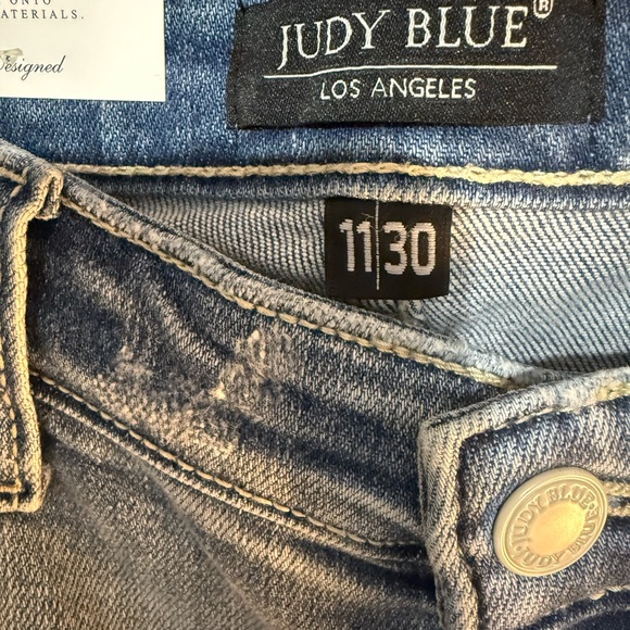 NWTJudy Blue Women's High-Rise Destroyed Confetti Paint Splatter
Boyfriend Jeans - Picture 9 of 9